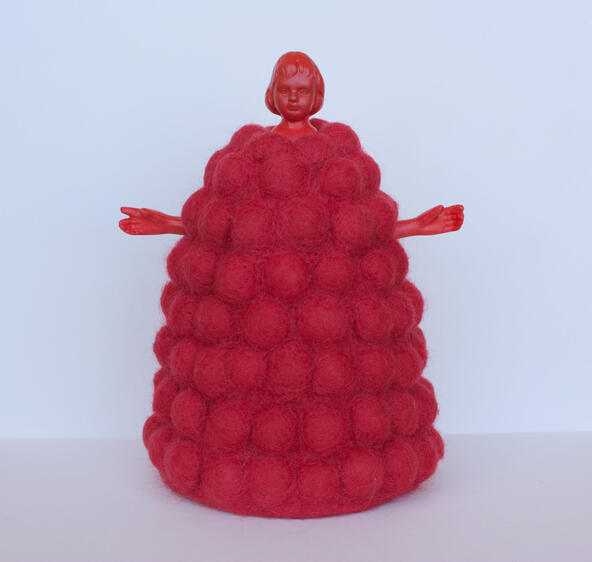 Muhkurainen Enkeli, 2025, wool, resin and paint, 17,5cm x 14cm x 12,5cm
